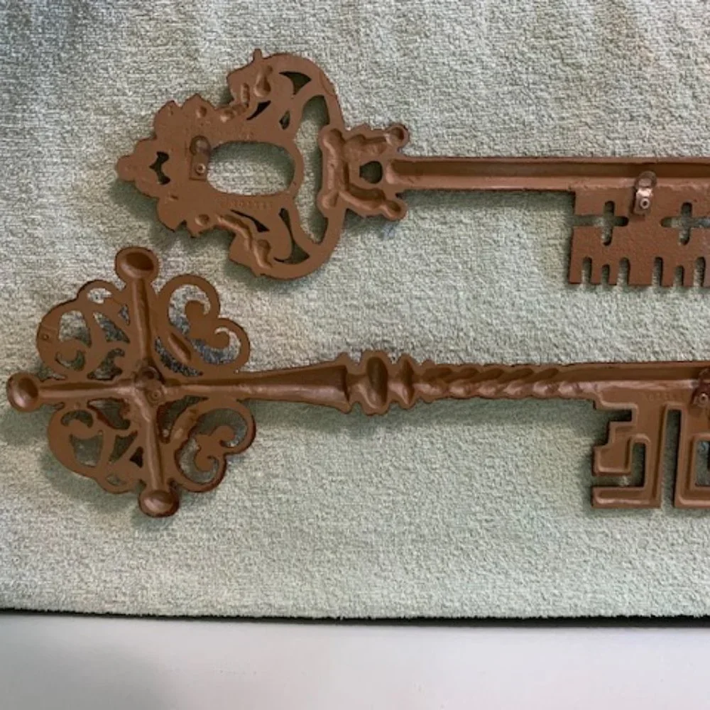 2 Vintage Metal Sexton Metal Skeleton Keys - Picture 4 of 6